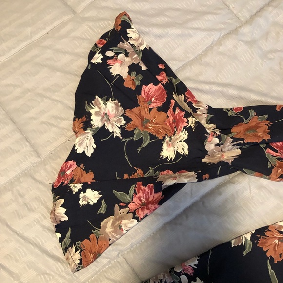 Flower Blouse With Bell Sleeves - Picture 3 of 7